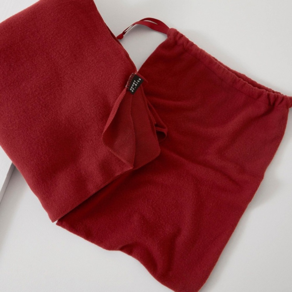 NIB. Travel Blanket - Ruby Wine very Soft. Lap Blanket
